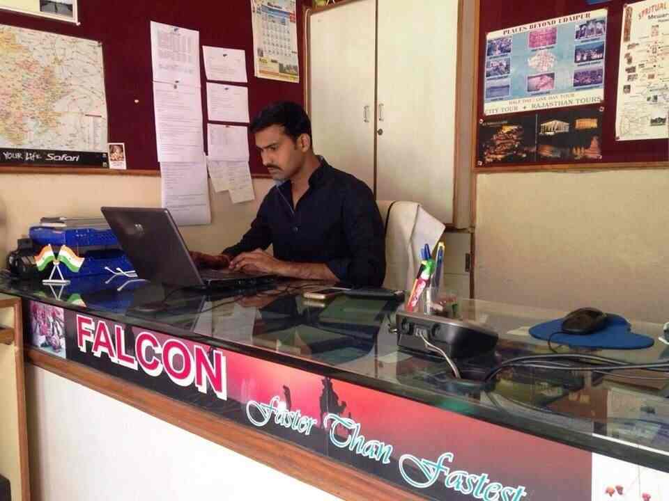 hire taxi in udaipur