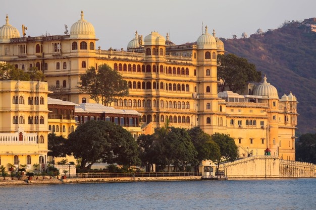 Hire Taxi For Eklingji Nagda Temple Tour In Udaipur From Falcon Cabs